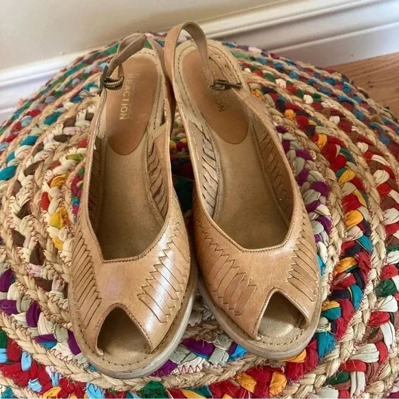 Kenneth Cole  Reaction tan leather wedges - Picture 1 of 5